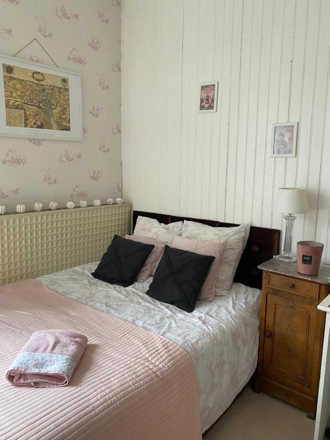 Le Trianon Bed & Breakfast Le Bourgneuf-la-Foret Exterior photo